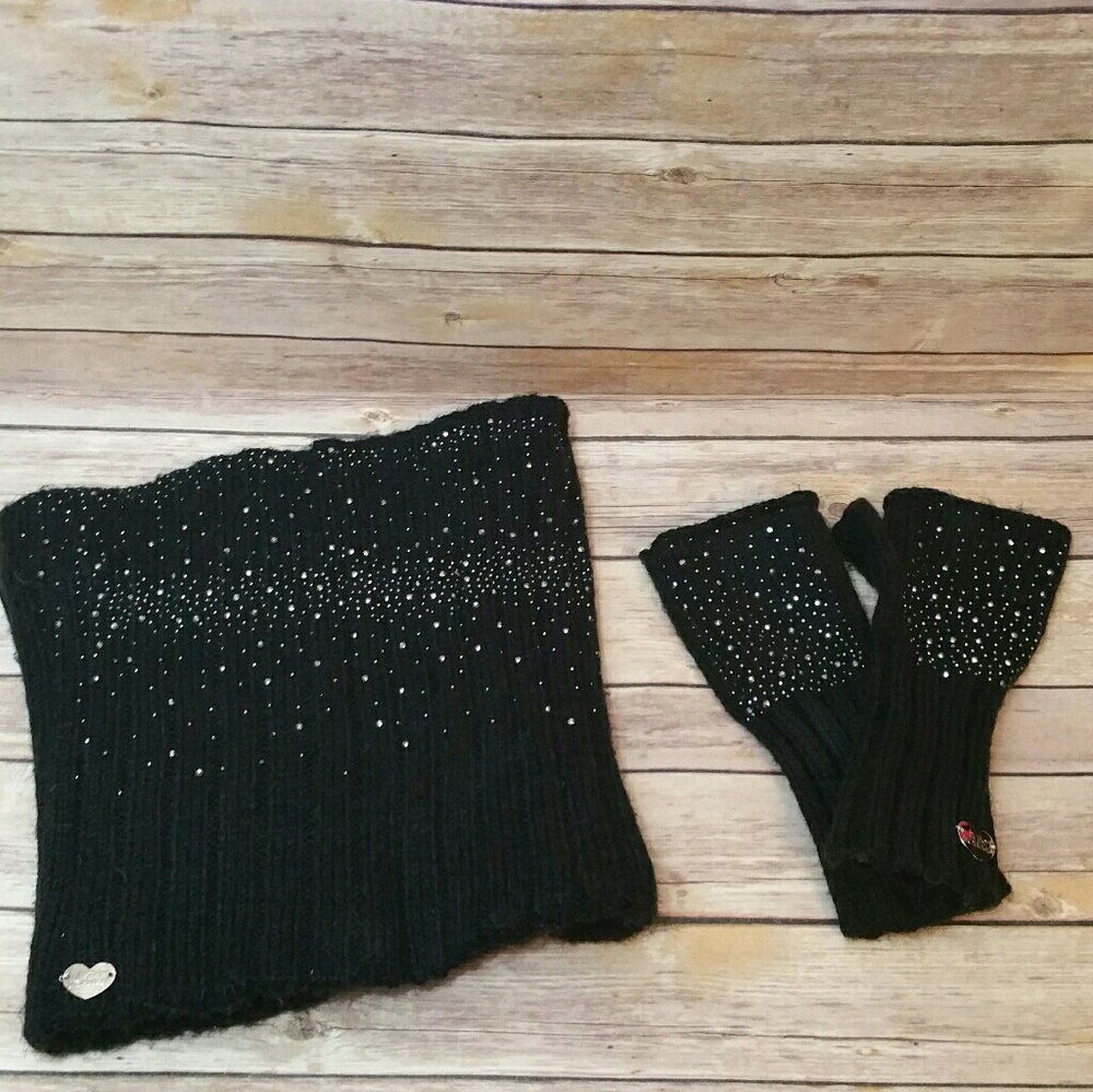 Betsey Johnson scarf and glove set